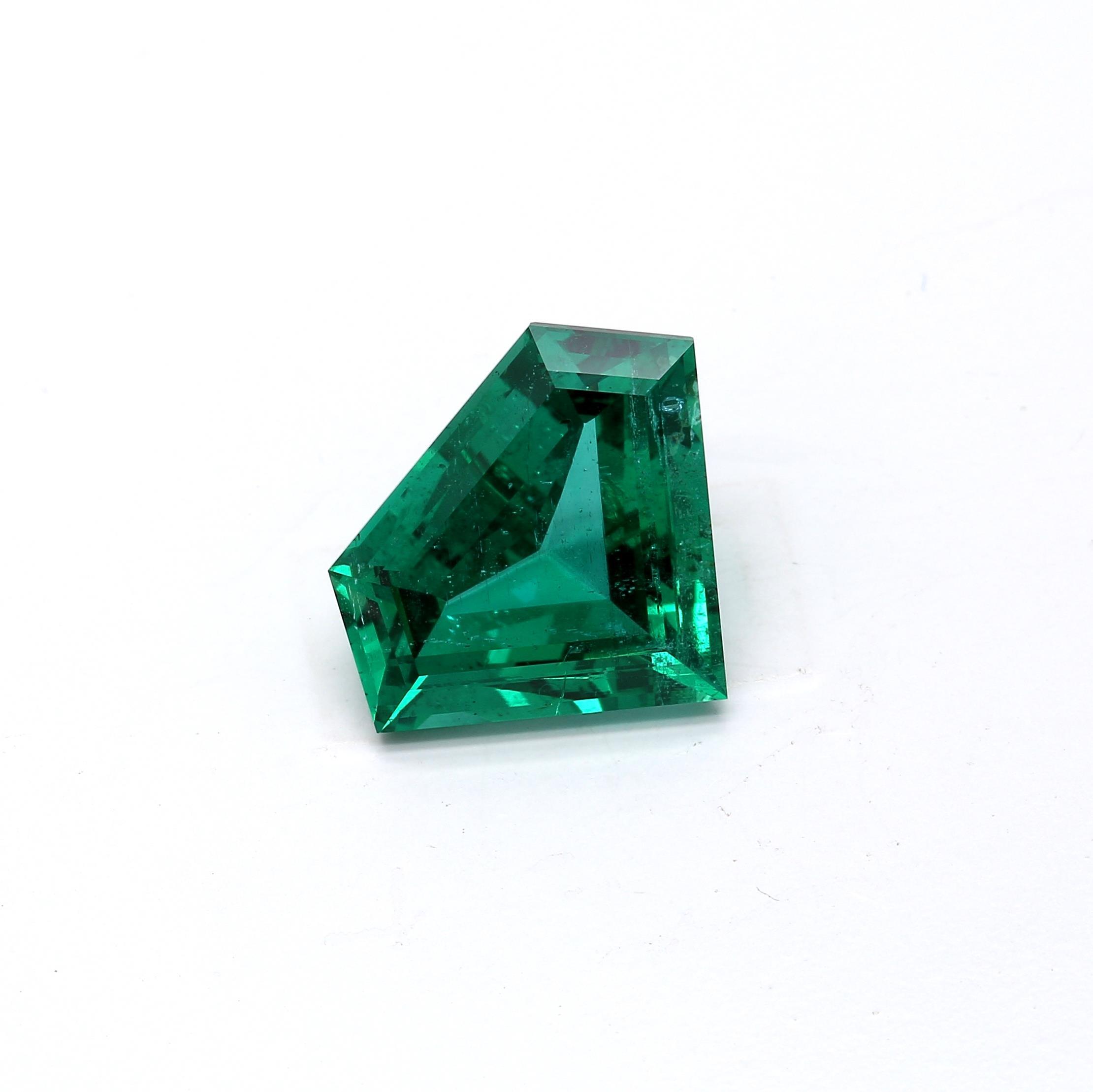 7.12 ct. Fantasy Emerald GRS Insignificant
