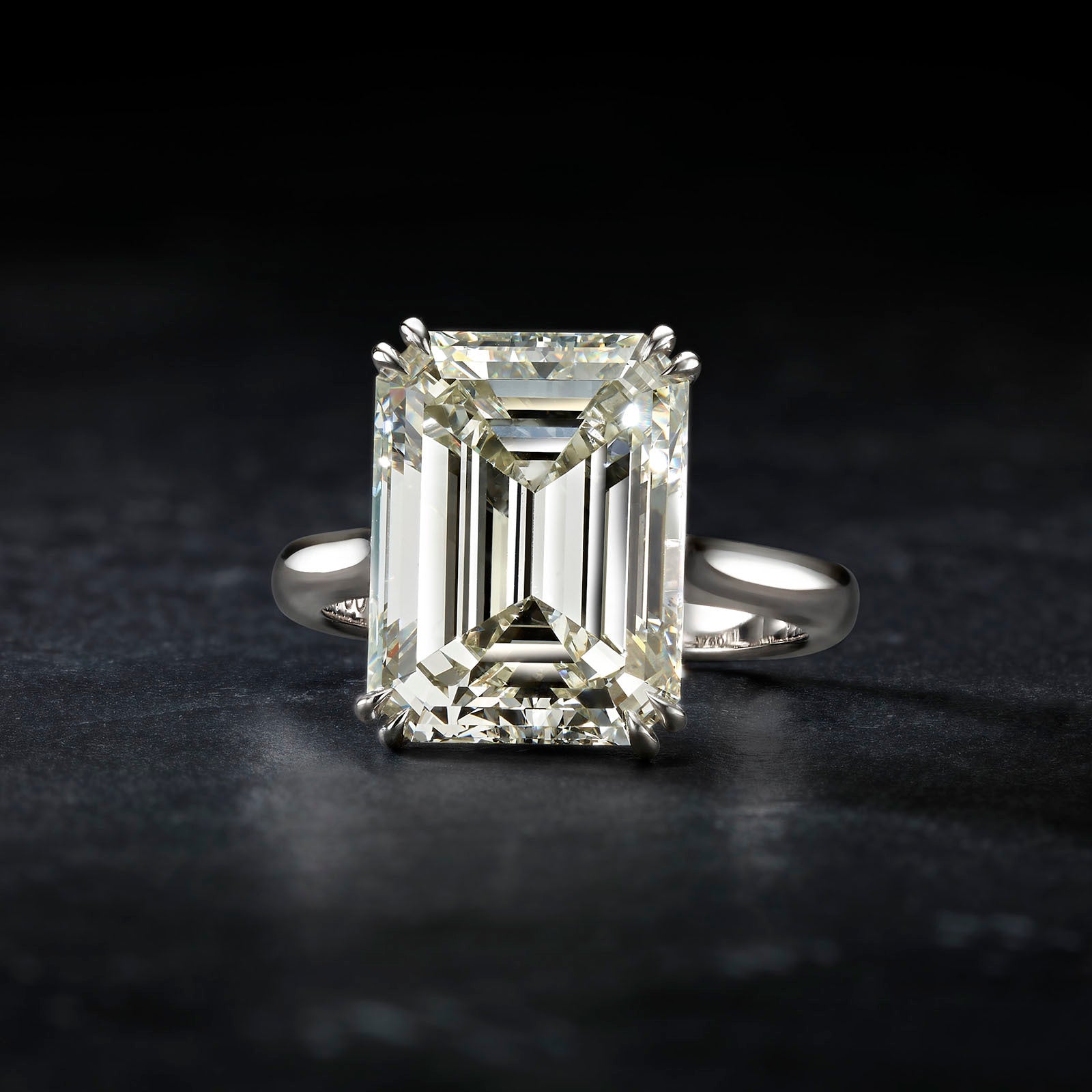 10.05ct Emerald-cut Diamond Ring - 10.05ct TW