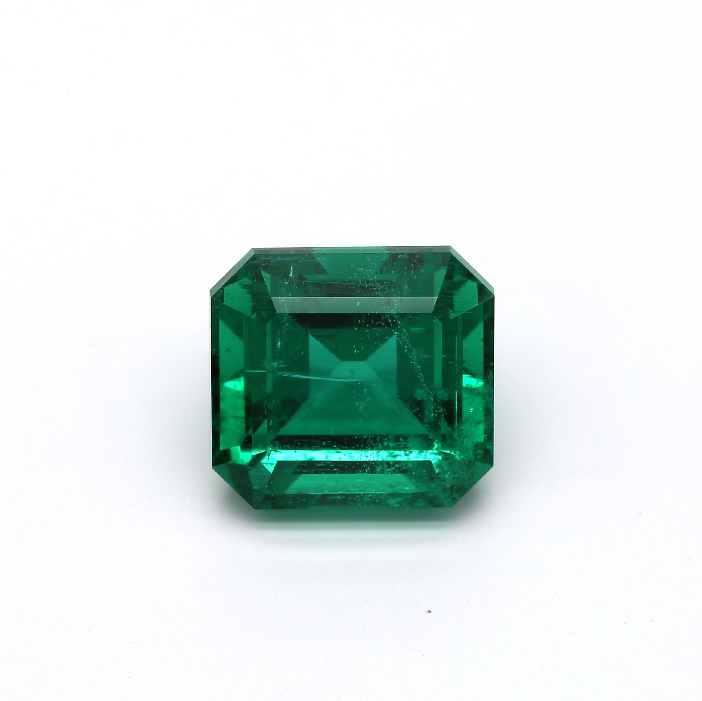 4.09 ct. Emerald AGL Minor